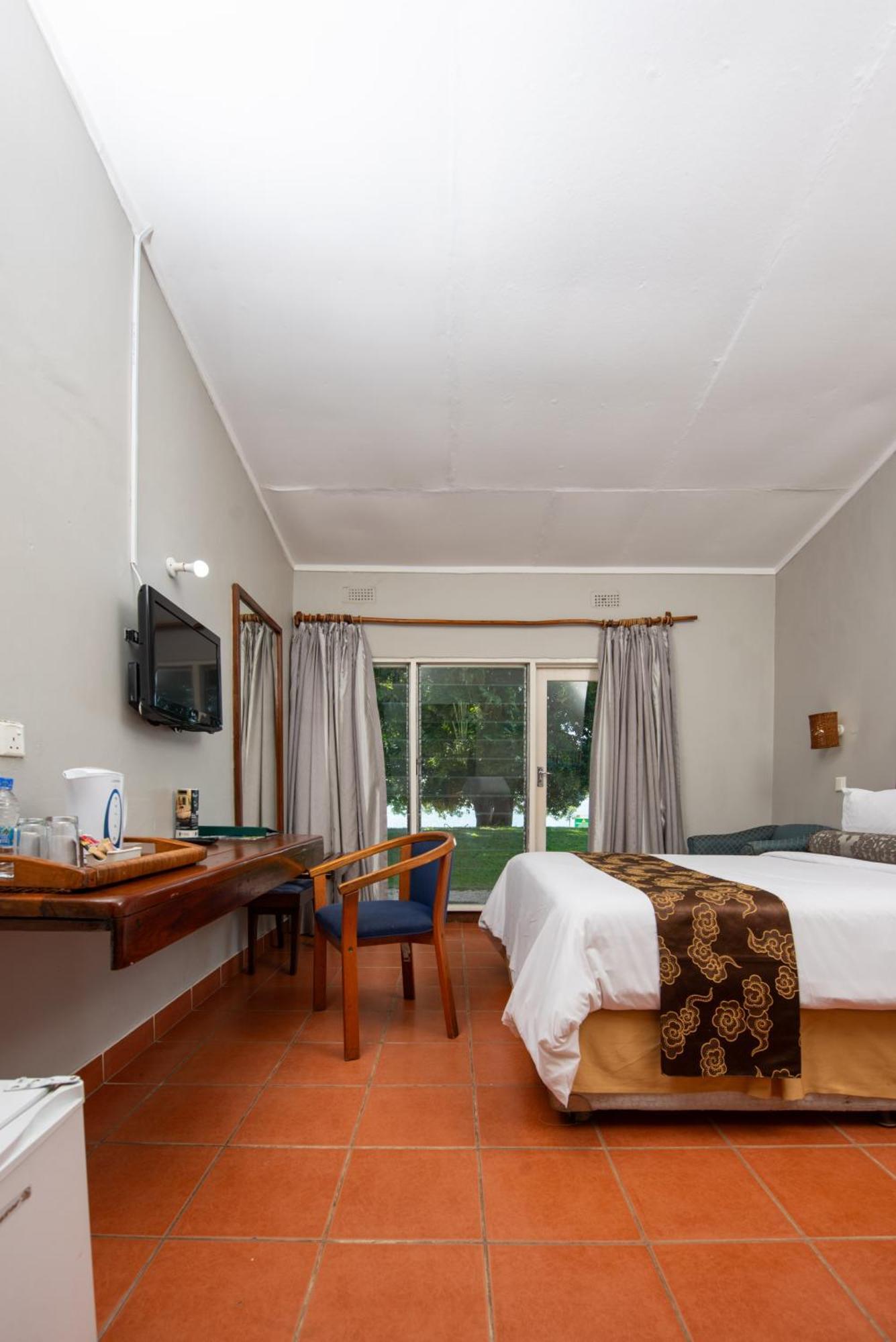 Sunbird Chintheche Hotel Nkhata Bay Buitenkant foto