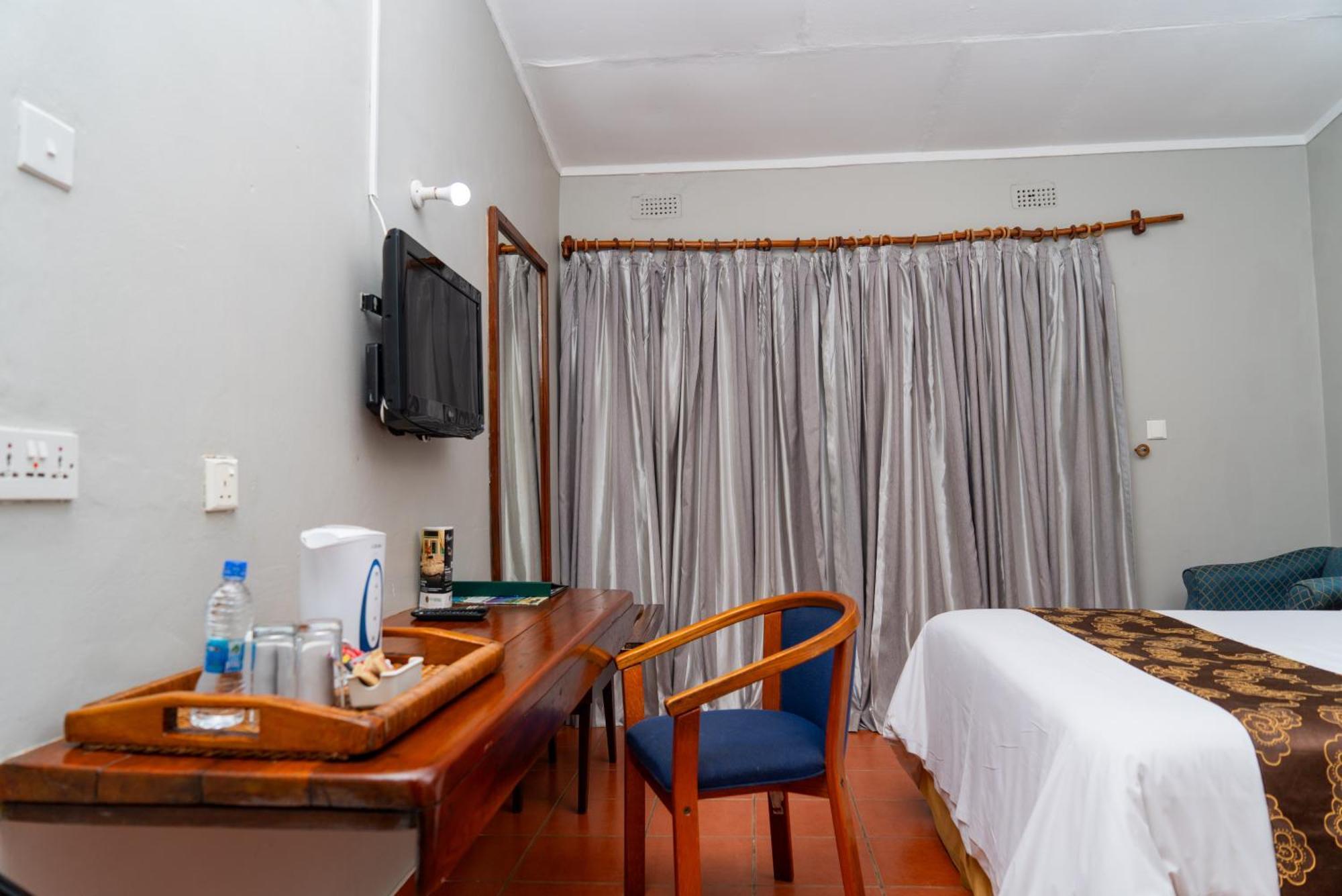 Sunbird Chintheche Hotel Nkhata Bay Buitenkant foto